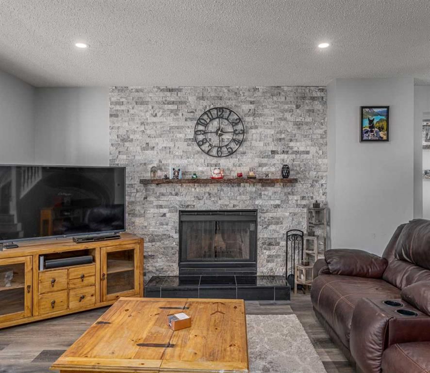 135 Sandarac Place NW, Calgary — photo 5 of 32