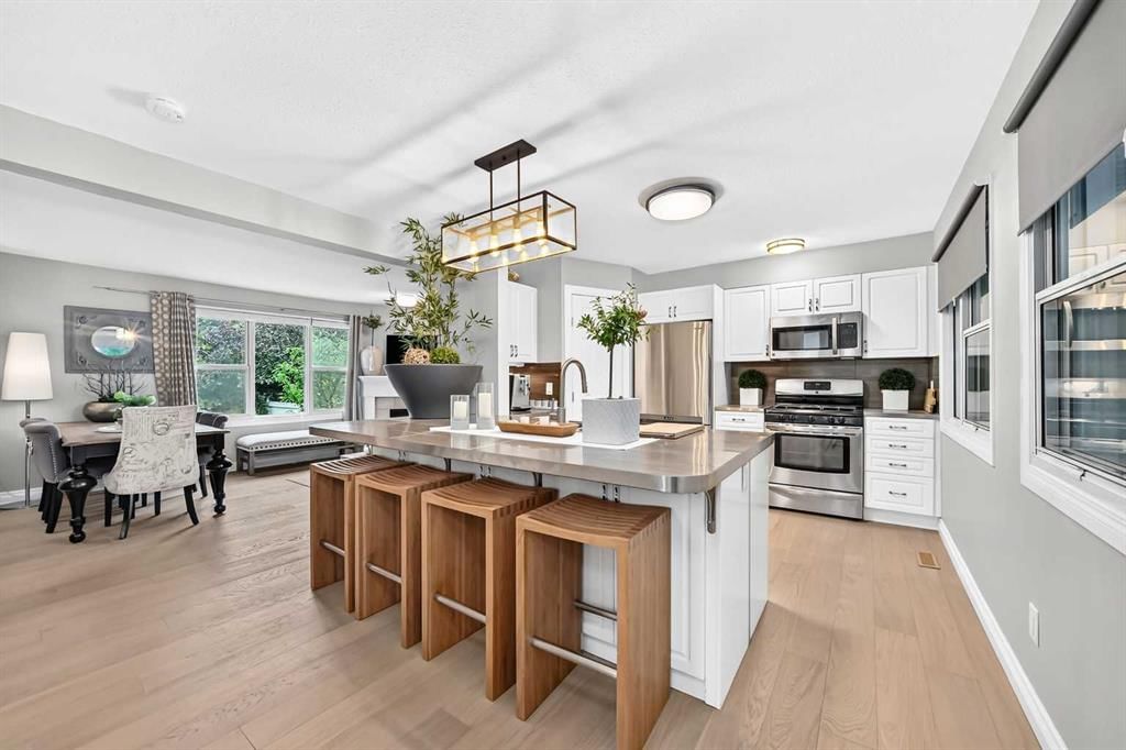 2275 Flanders Avenue SW, Calgary — photo 4 of 50