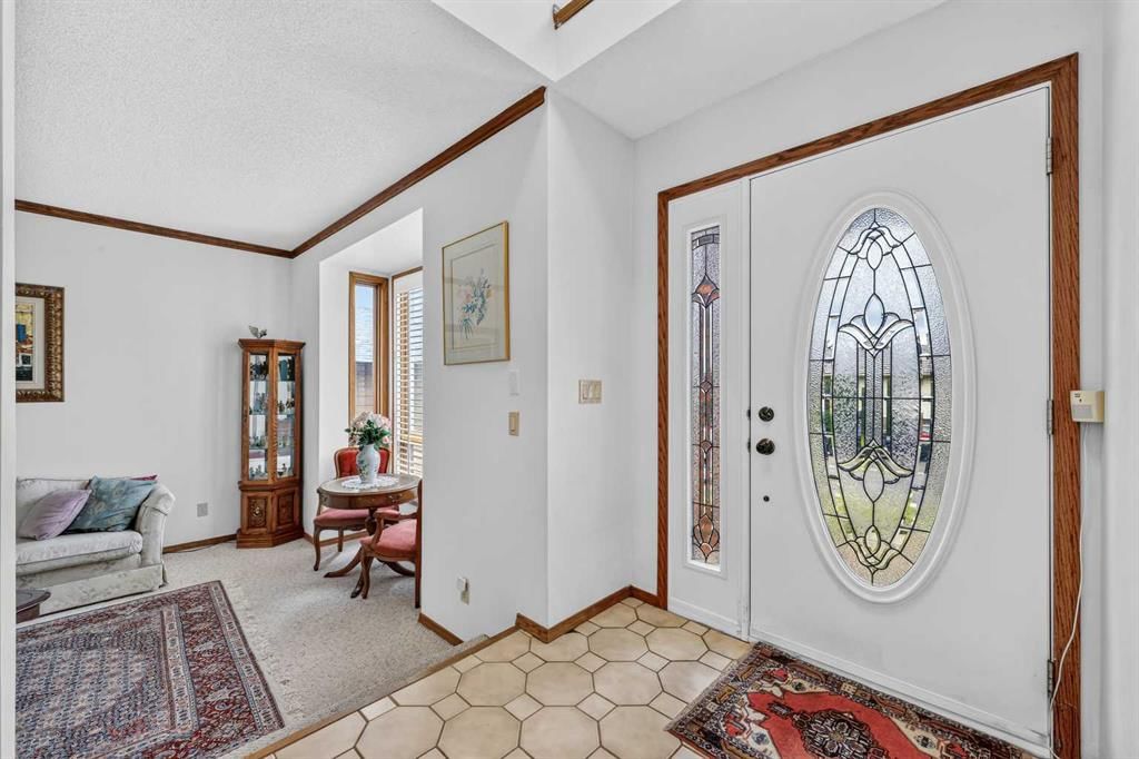 232 Hawkview Manor Circle NW, Calgary — photo 4 of 50