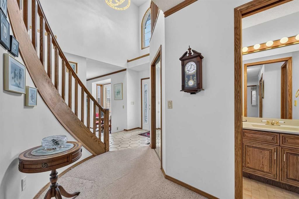 232 Hawkview Manor Circle NW, Calgary — photo 5 of 50
