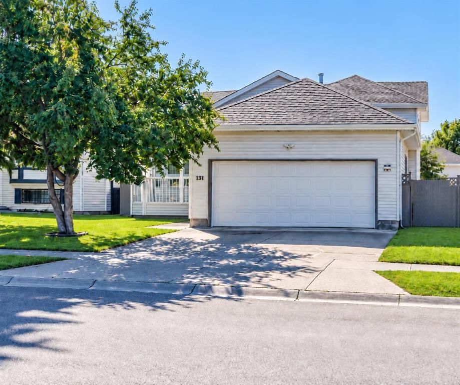131 Applewood Drive SE, Calgary — main listing photo