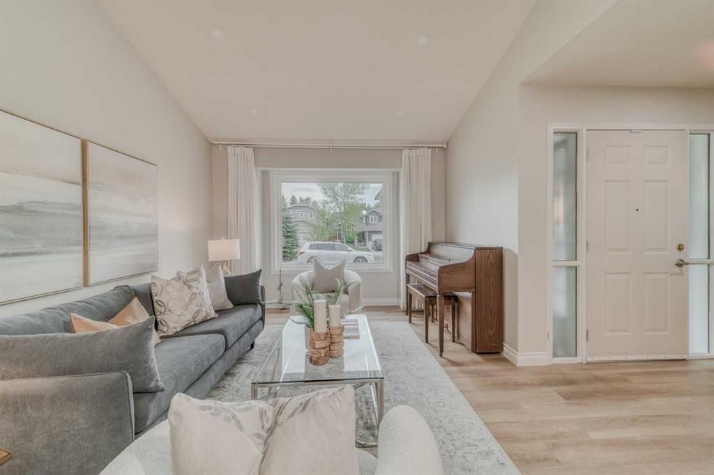 8286 Edgebrook Drive NW, Calgary — photo 5 of 40