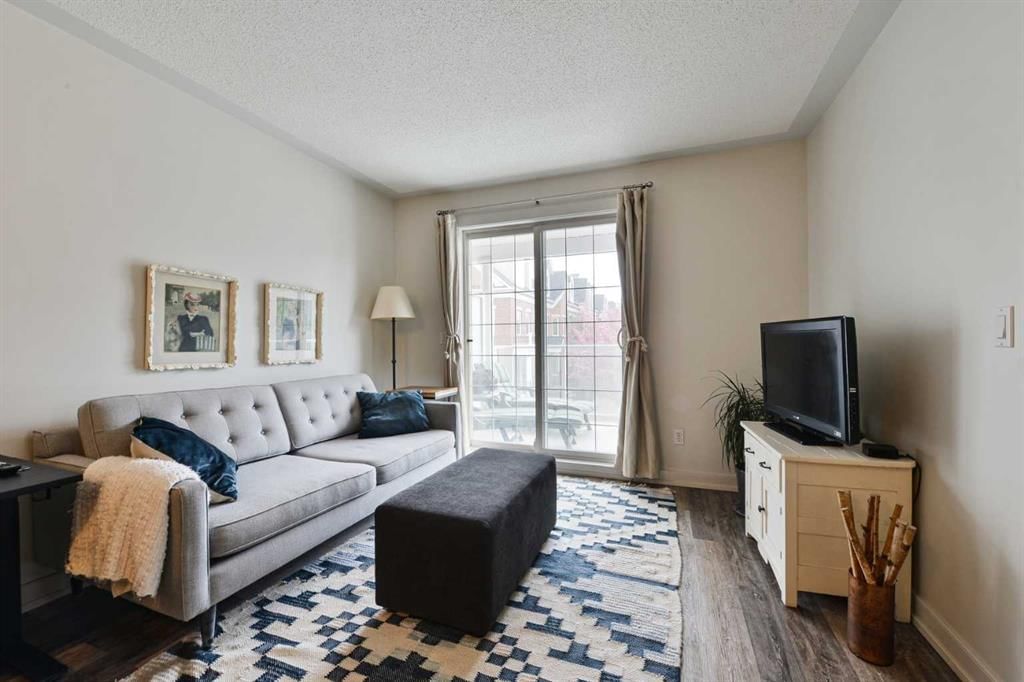 228, 2233 34 Avenue SW, Calgary — photo 2 of 28