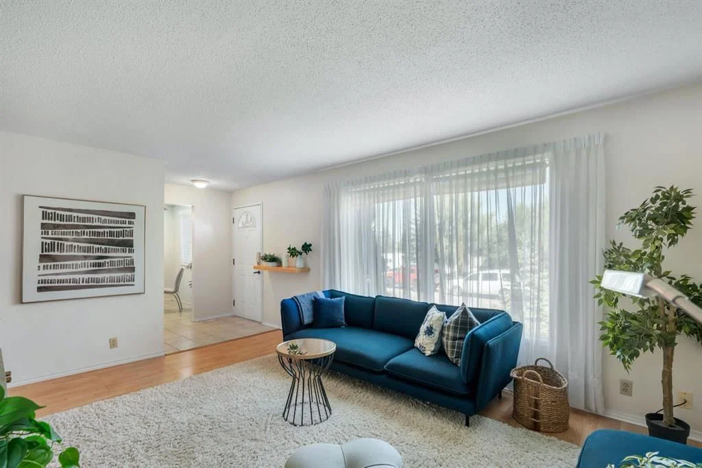 127 Falshire Way NE, Calgary — photo 4 of 39