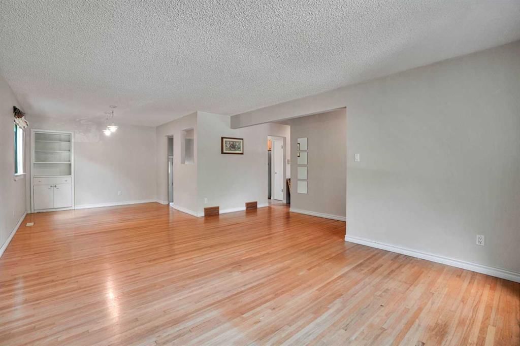 5319 Vicary Place NW, Calgary — photo 3 of 43