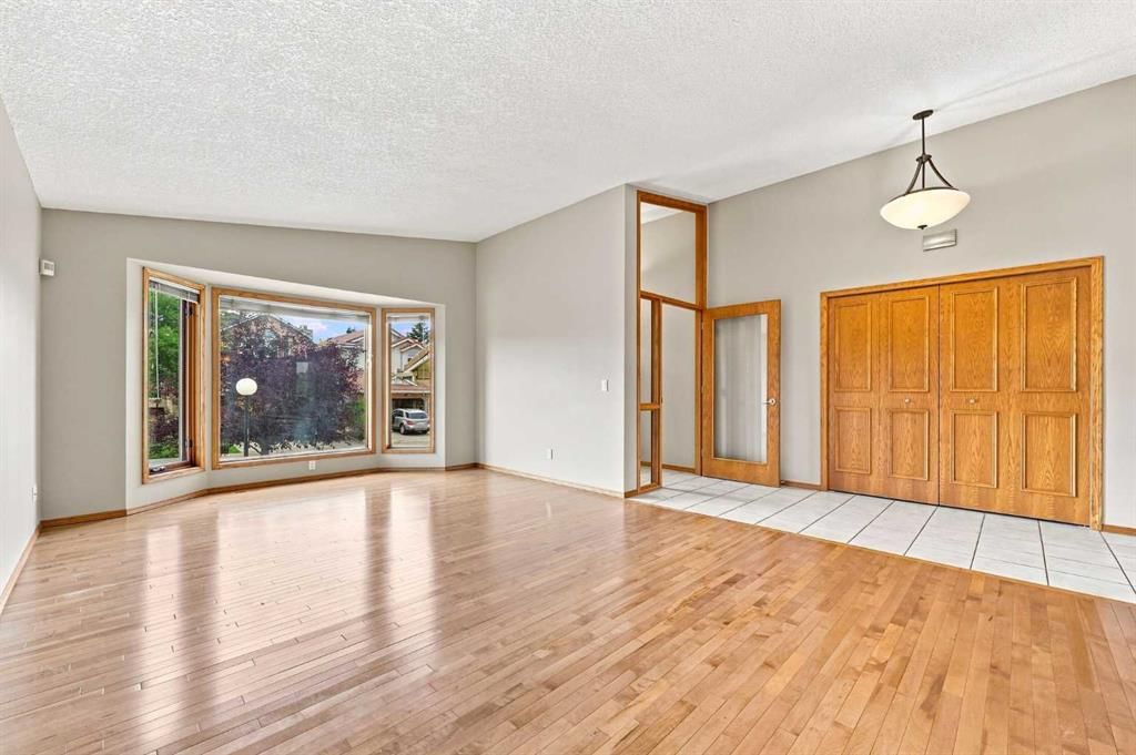 361 Santana Bay NW, Calgary — photo 3 of 44