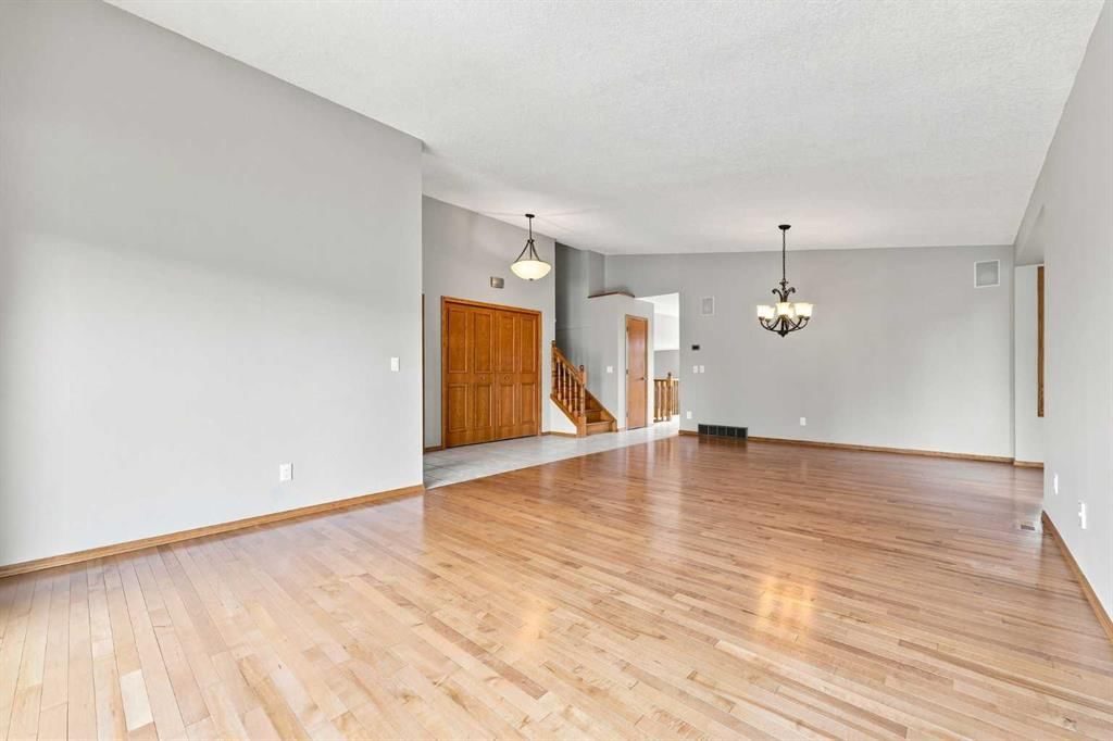 361 Santana Bay NW, Calgary — photo 4 of 44