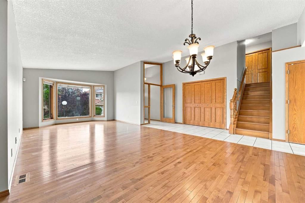 361 Santana Bay NW, Calgary — photo 5 of 44