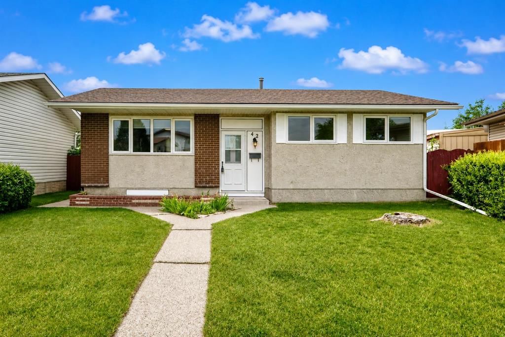 42 Rundlelawn Close NE, Calgary — photo 2 of 32
