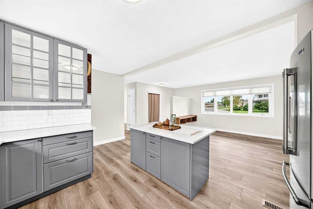 42 Rundlelawn Close NE, Calgary — photo 3 of 32