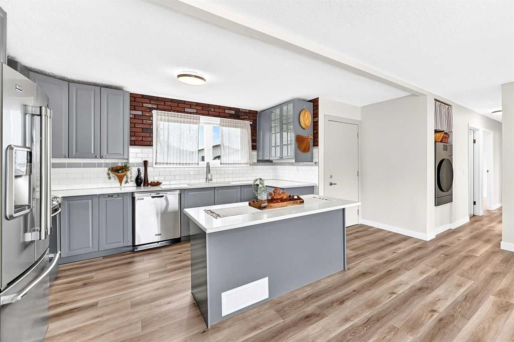42 Rundlelawn Close NE, Calgary — photo 4 of 32