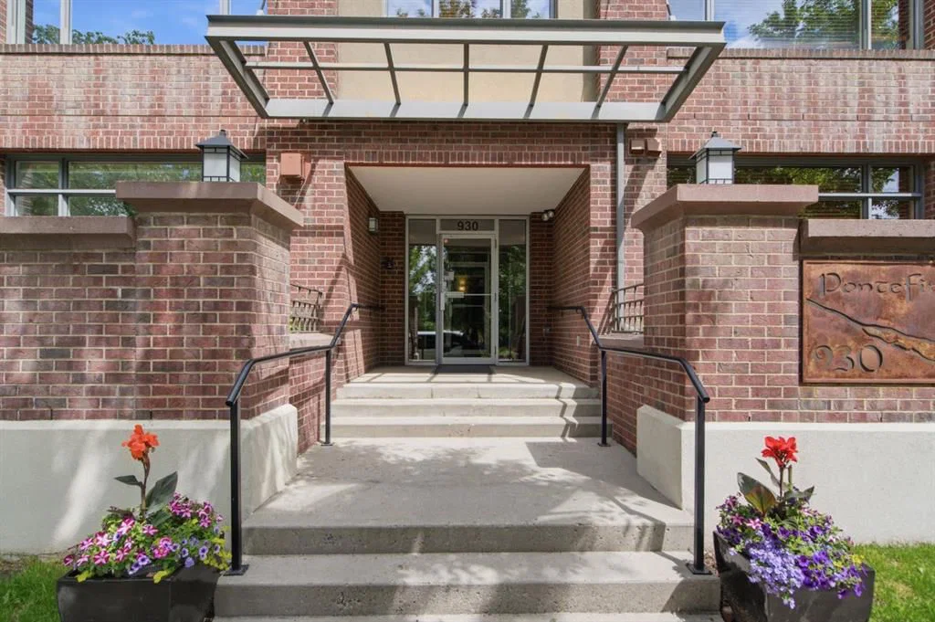 438, 930 Centre Avenue NE, Calgary — main listing photo