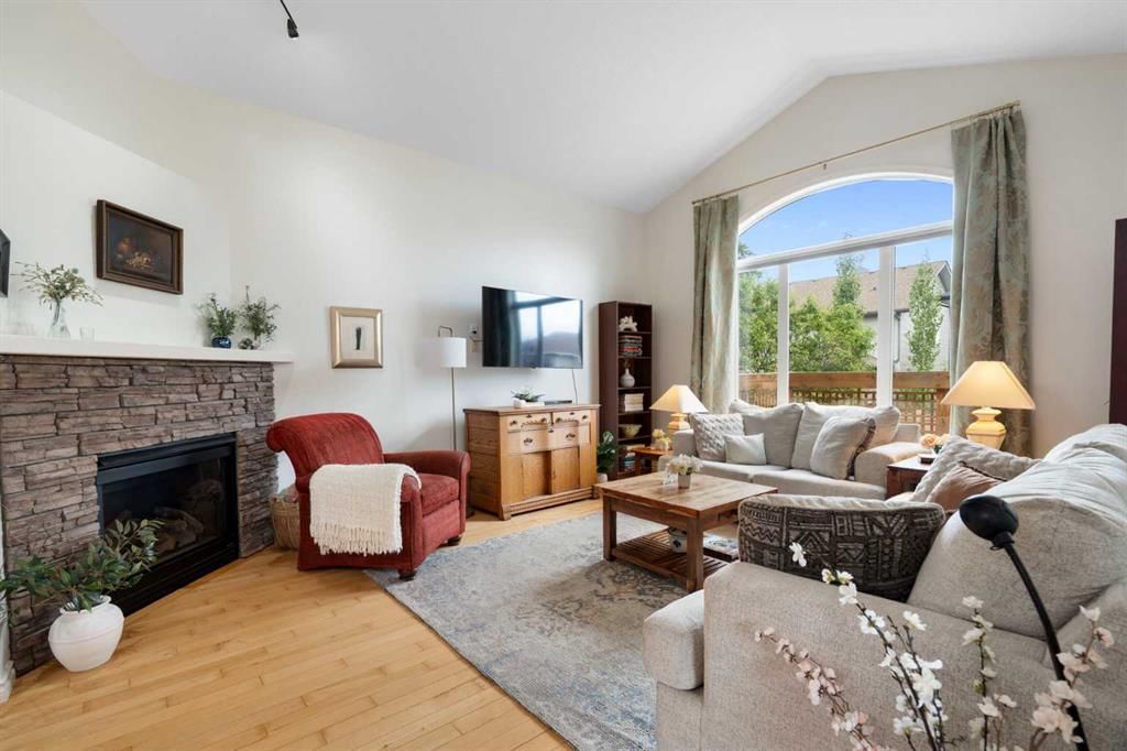 19 Rockmont Court NW, Calgary — main listing photo