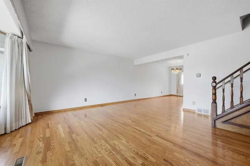 480 Berkley Crescent NW, Calgary — photo 3 of 49