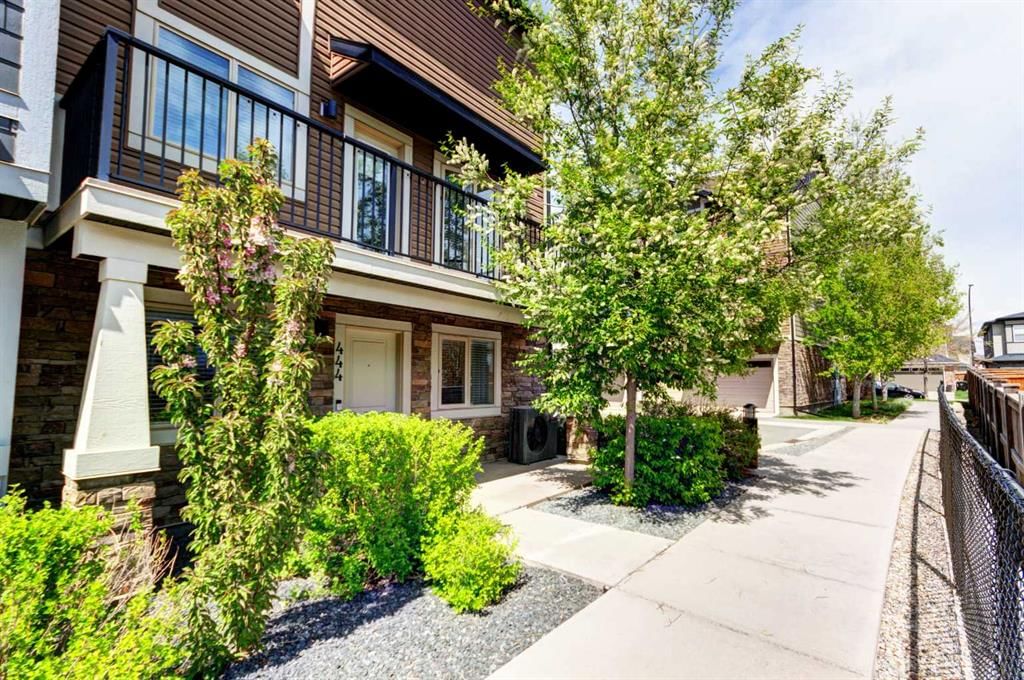 444 Legacy Point SE, Calgary — main listing photo