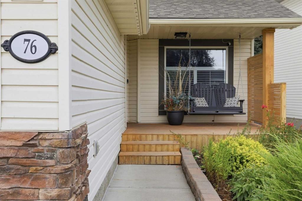 76 Douglas Park Boulevard SE, Calgary — photo 2 of 49