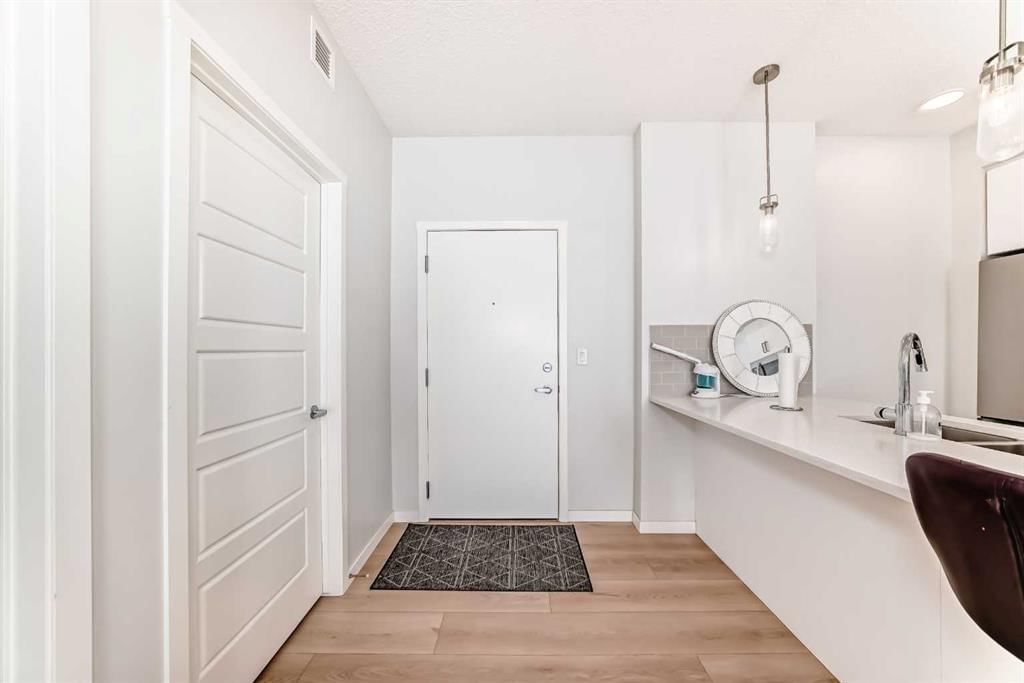 4414, 550 Belmont Street SW, Calgary — photo 3 of 38