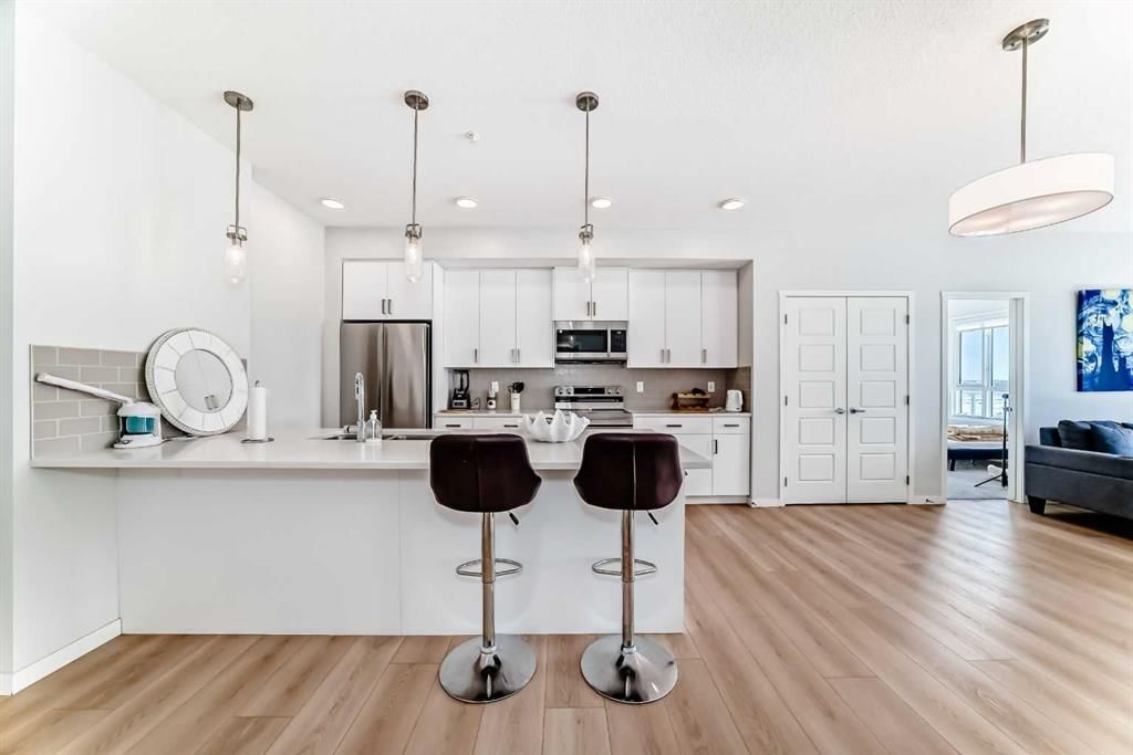 4414, 550 Belmont Street SW, Calgary — photo 4 of 38