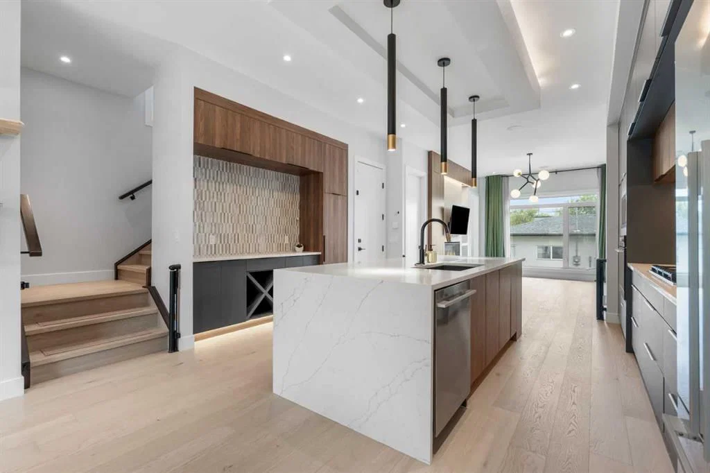 2431 6 Avenue NW, Calgary — photo 3 of 40