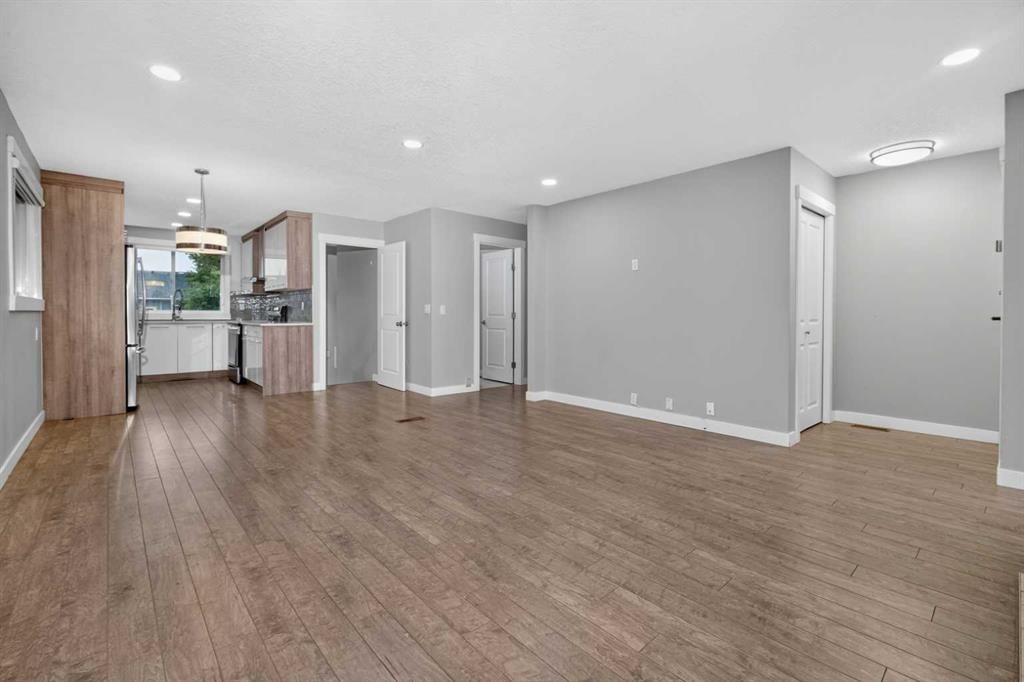 6415 Rundlehorn Drive NE, Calgary — photo 3 of 46