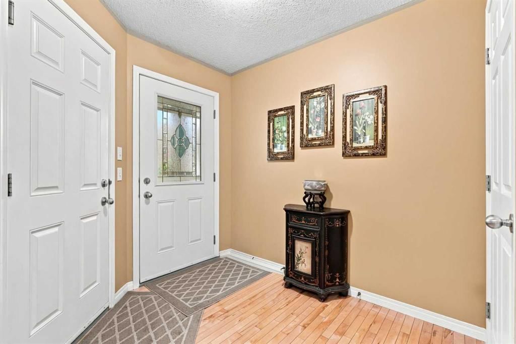 345 Saddlecrest Way NE, Calgary — photo 3 of 50
