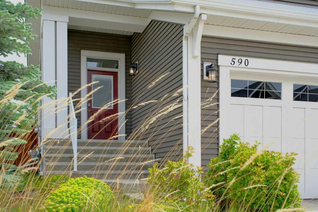 590 River Heights Crescent, Cochrane — photo 3 of 47