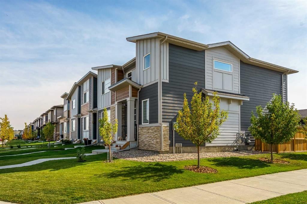 211 Wolf Creek Avenue SE, Calgary — photo 3 of 44