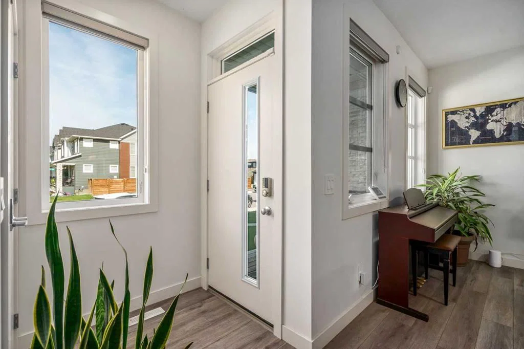 211 Wolf Creek Avenue SE, Calgary — photo 5 of 44