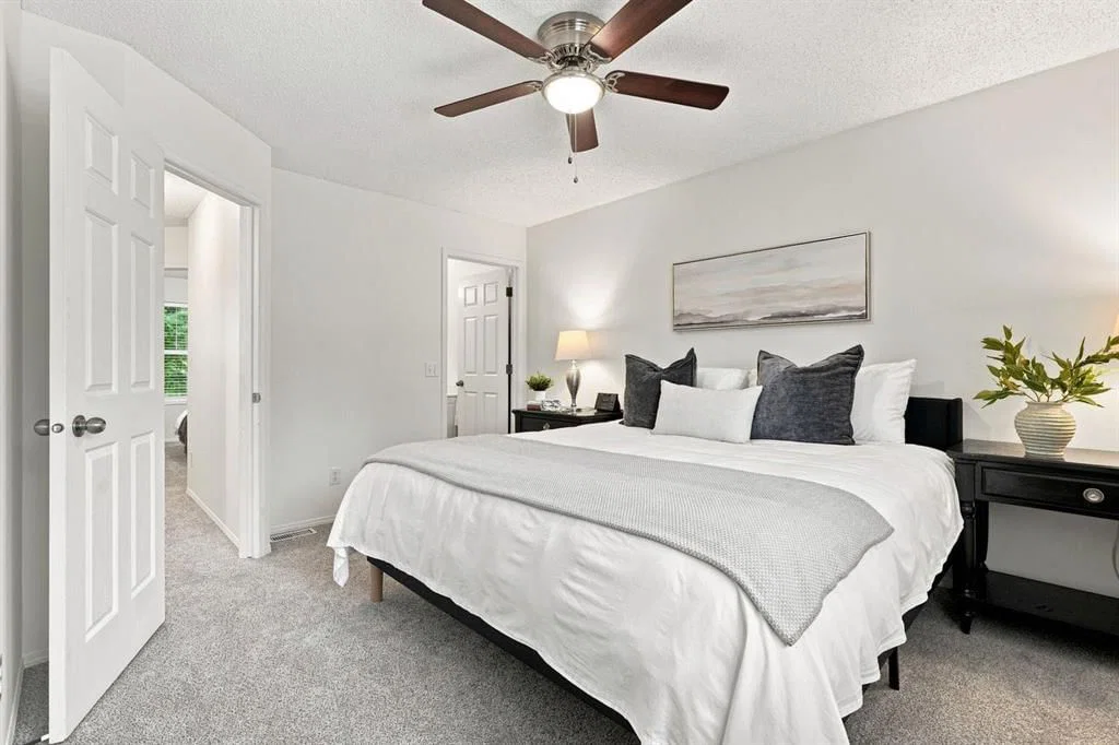 31 Bridlewood Avenue SW, Calgary — photo 3 of 19