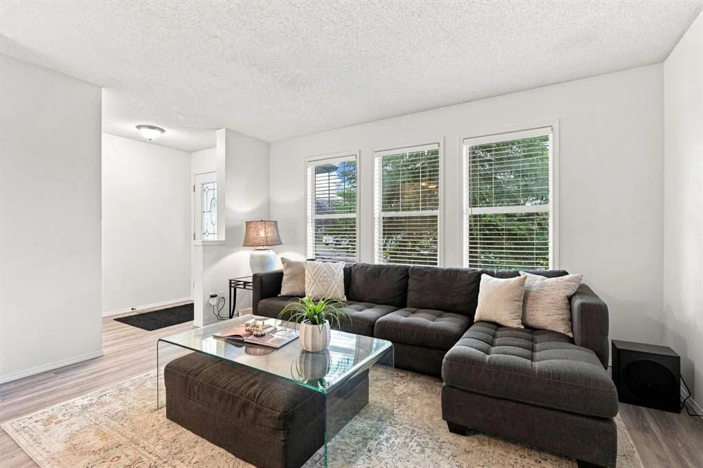 31 Bridlewood Avenue SW, Calgary — photo 5 of 19
