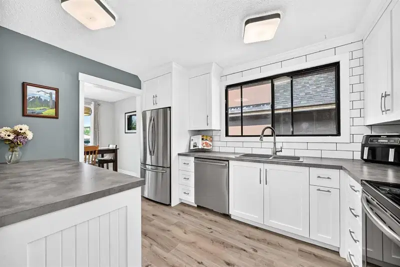 7731 47 Avenue NW, Calgary — photo 2 of 45