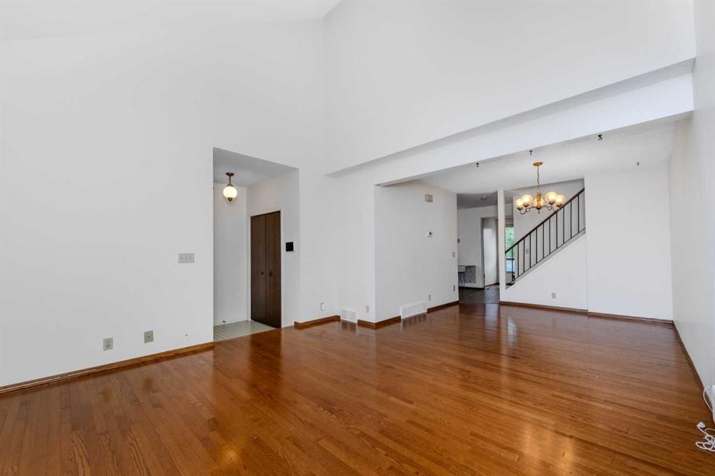 41 Edgeford Way NW, Calgary — photo 3 of 39
