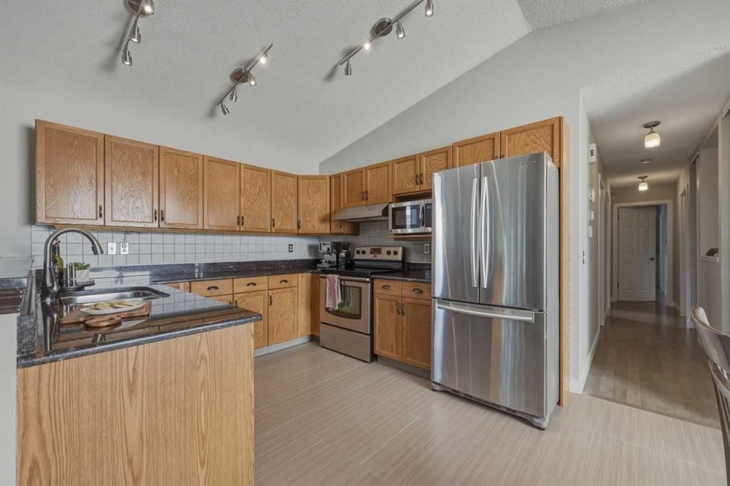 101 Arbour Wood Mews NW, Calgary — photo 5 of 30