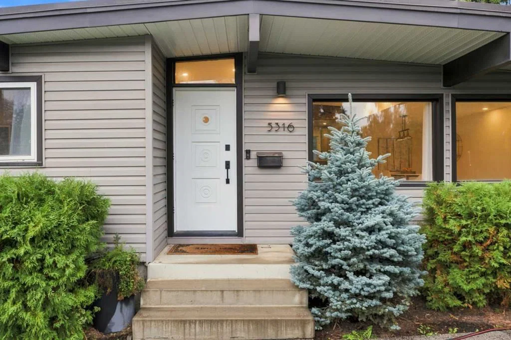 5316 La Salle Crescent SW, Calgary — photo 3 of 48
