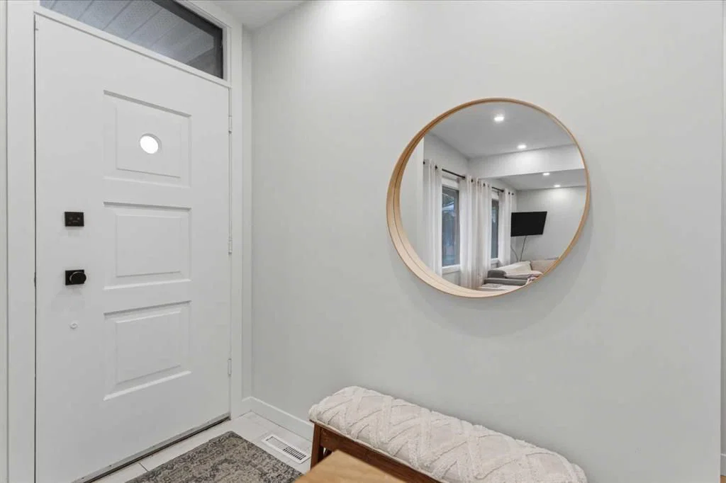 5316 La Salle Crescent SW, Calgary — photo 5 of 48