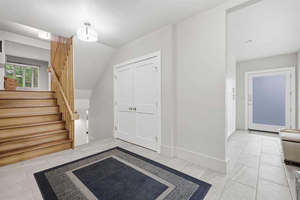 3019 Roxboro Glen Road SW, Calgary — photo 4 of 40