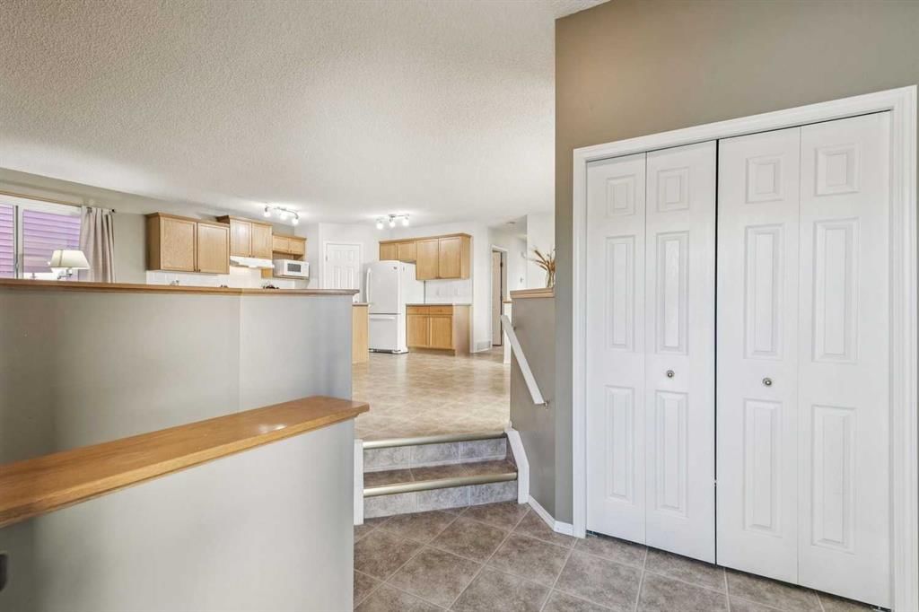 13 Evansbrooke Way NW, Calgary — photo 2 of 37