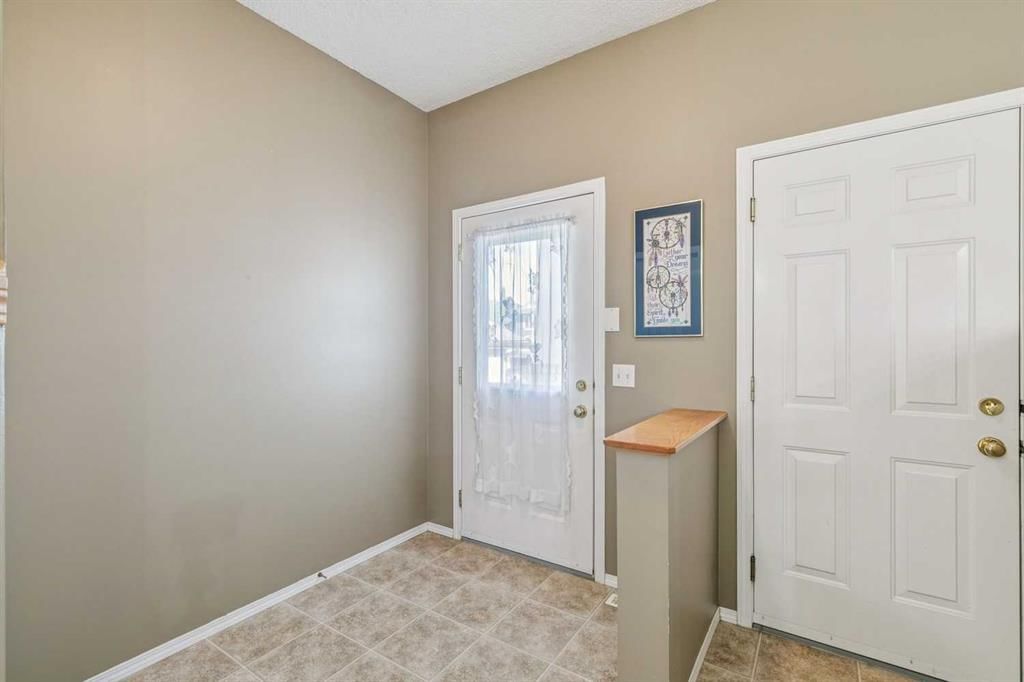 13 Evansbrooke Way NW, Calgary — photo 3 of 37