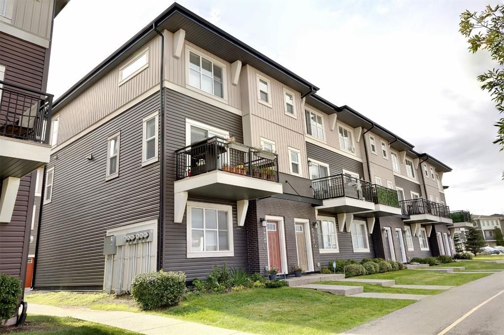6415 128 Avenue NE, Calgary — photo 3 of 38