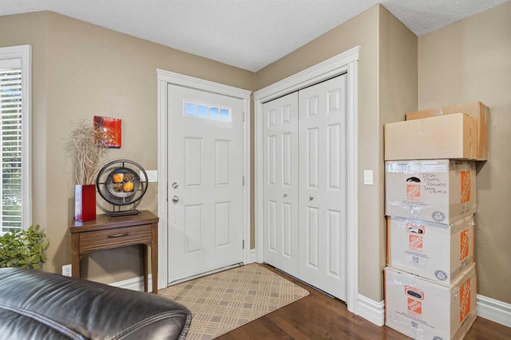 723 23 Avenue NW, Calgary — photo 3 of 49