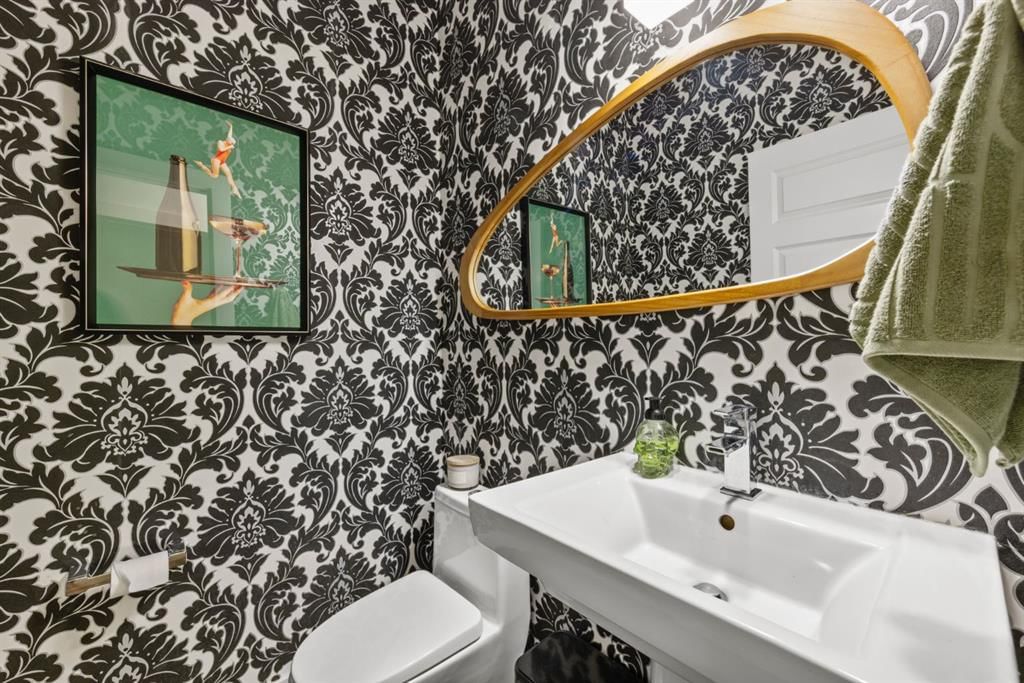 55 Aspenshire Drive SW, Calgary — photo 5 of 46