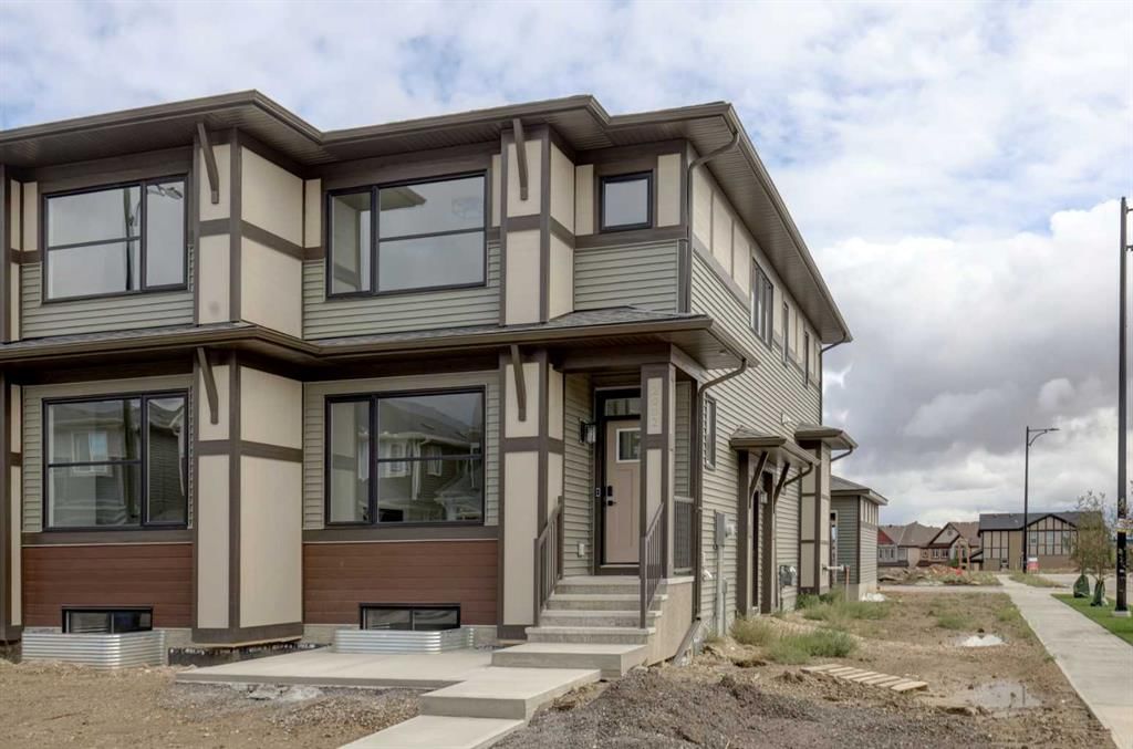 2002 Cobblebrook Crescent SW, Calgary — semi detached (half duplex) for sale