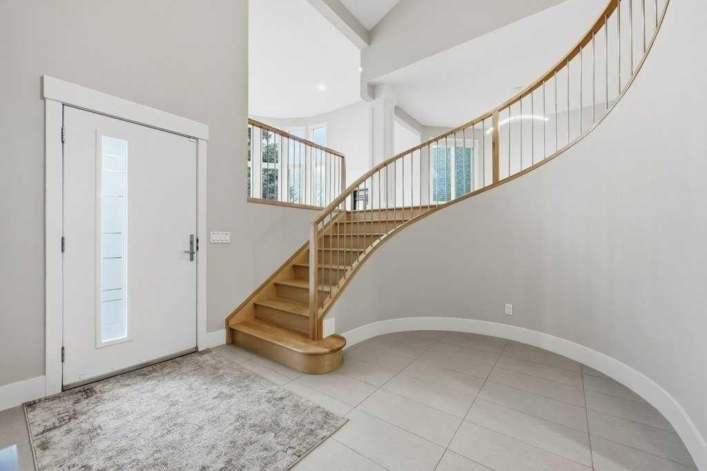1216 Varsity Estates Drive NW, Calgary — photo 4 of 47