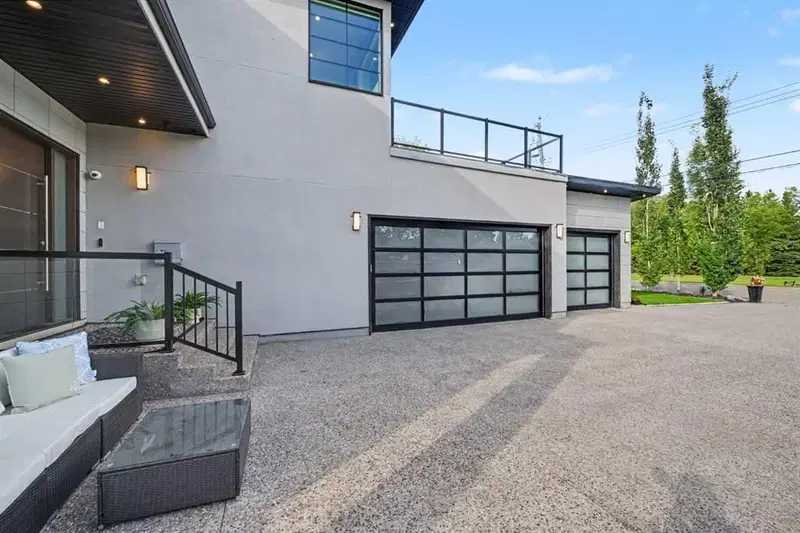 3821 13A Street SW, Calgary — photo 2 of 50