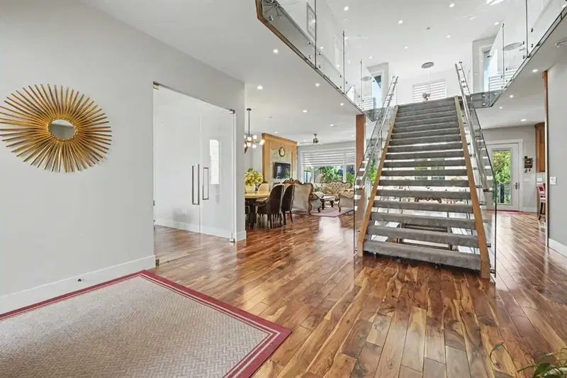 3821 13A Street SW, Calgary — photo 3 of 50