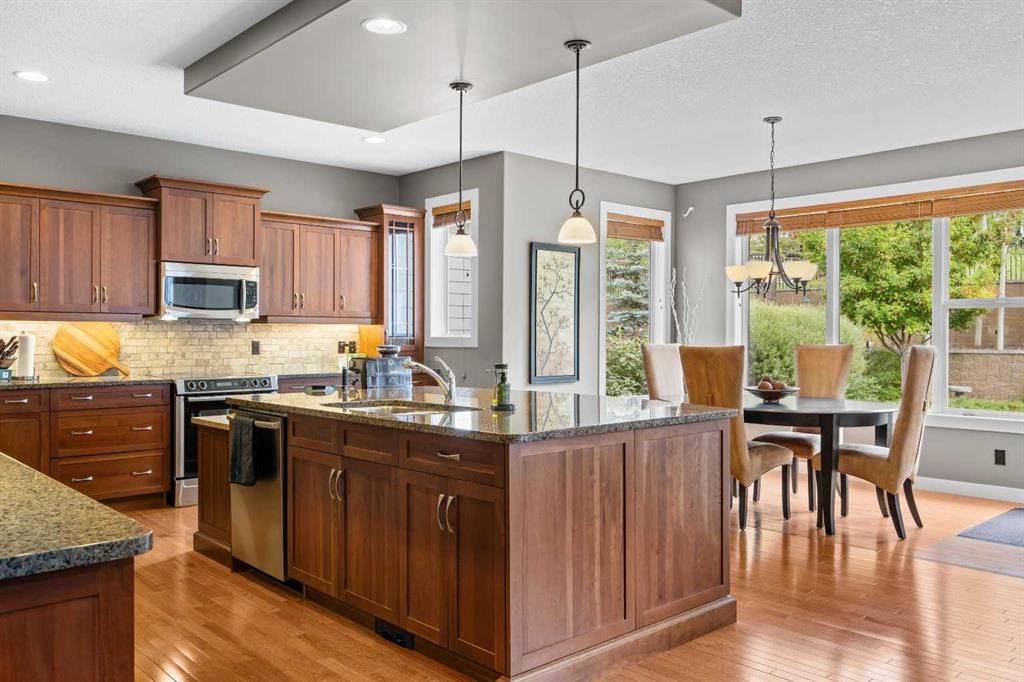 10 Crestridge View SW, Calgary — photo 3 of 50