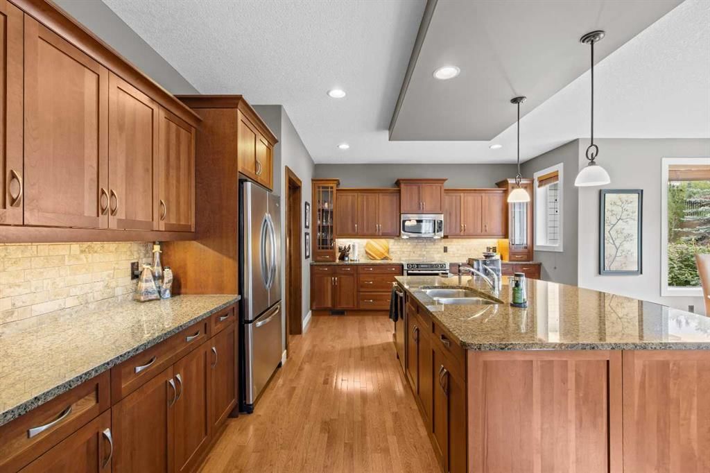 10 Crestridge View SW, Calgary — photo 4 of 50