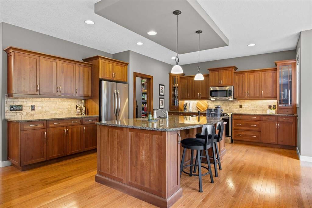10 Crestridge View SW, Calgary — photo 5 of 50