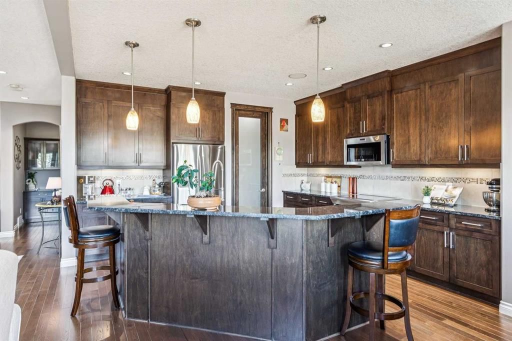 437 Kinniburgh Boulevard, Chestermere — photo 3 of 41