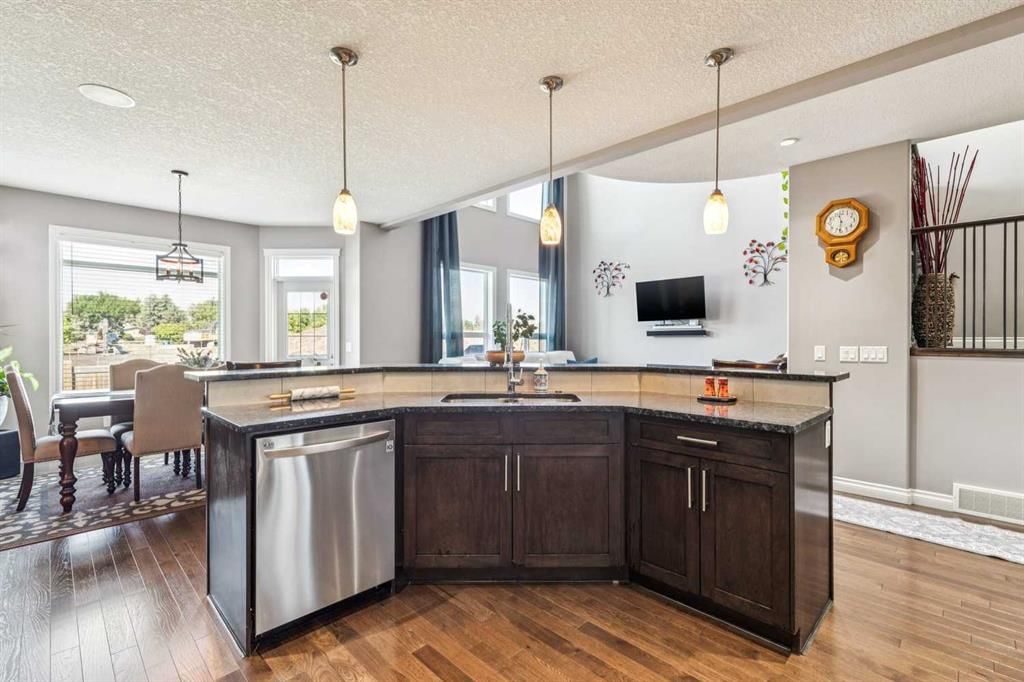 437 Kinniburgh Boulevard, Chestermere — photo 4 of 41